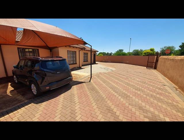 3 BEDROOM HOUSE FOR SALE IN THE ORCHARDS